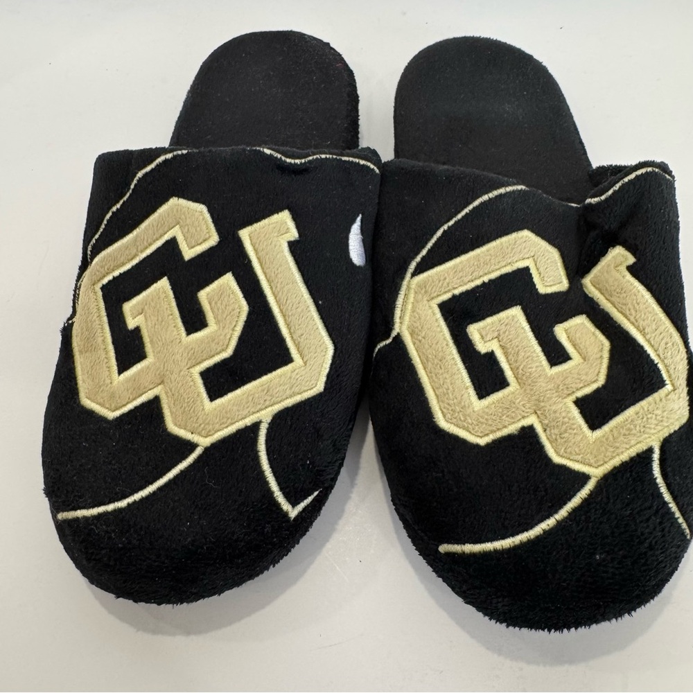 University of Colorado Buffs size 11-12 mens slippers with logo soft material